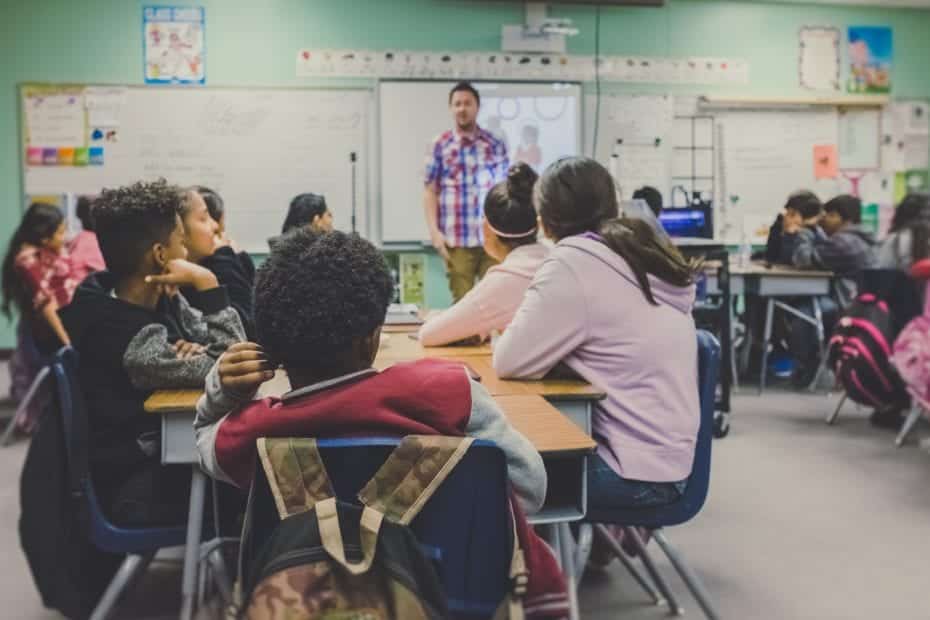 the characteristics of an effective at-risk school